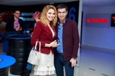 Бакинцы сыграли квест-ужас в прозрачной коробке с цепями (ВИДЕО, ФОТО)