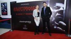 Бакинцы сыграли квест-ужас в прозрачной коробке с цепями (ВИДЕО, ФОТО)