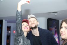 Бакинцы сыграли квест-ужас в прозрачной коробке с цепями (ВИДЕО, ФОТО)