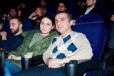 Бакинцы сыграли квест-ужас в прозрачной коробке с цепями (ВИДЕО, ФОТО)