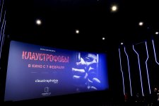 Бакинцы сыграли квест-ужас в прозрачной коробке с цепями (ВИДЕО, ФОТО)