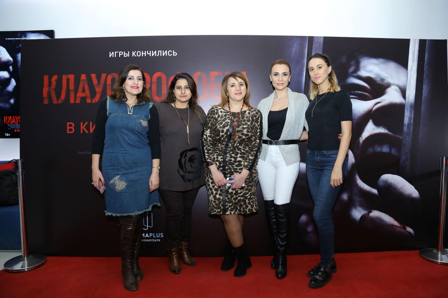 Бакинцы сыграли квест-ужас в прозрачной коробке с цепями (ВИДЕО, ФОТО)