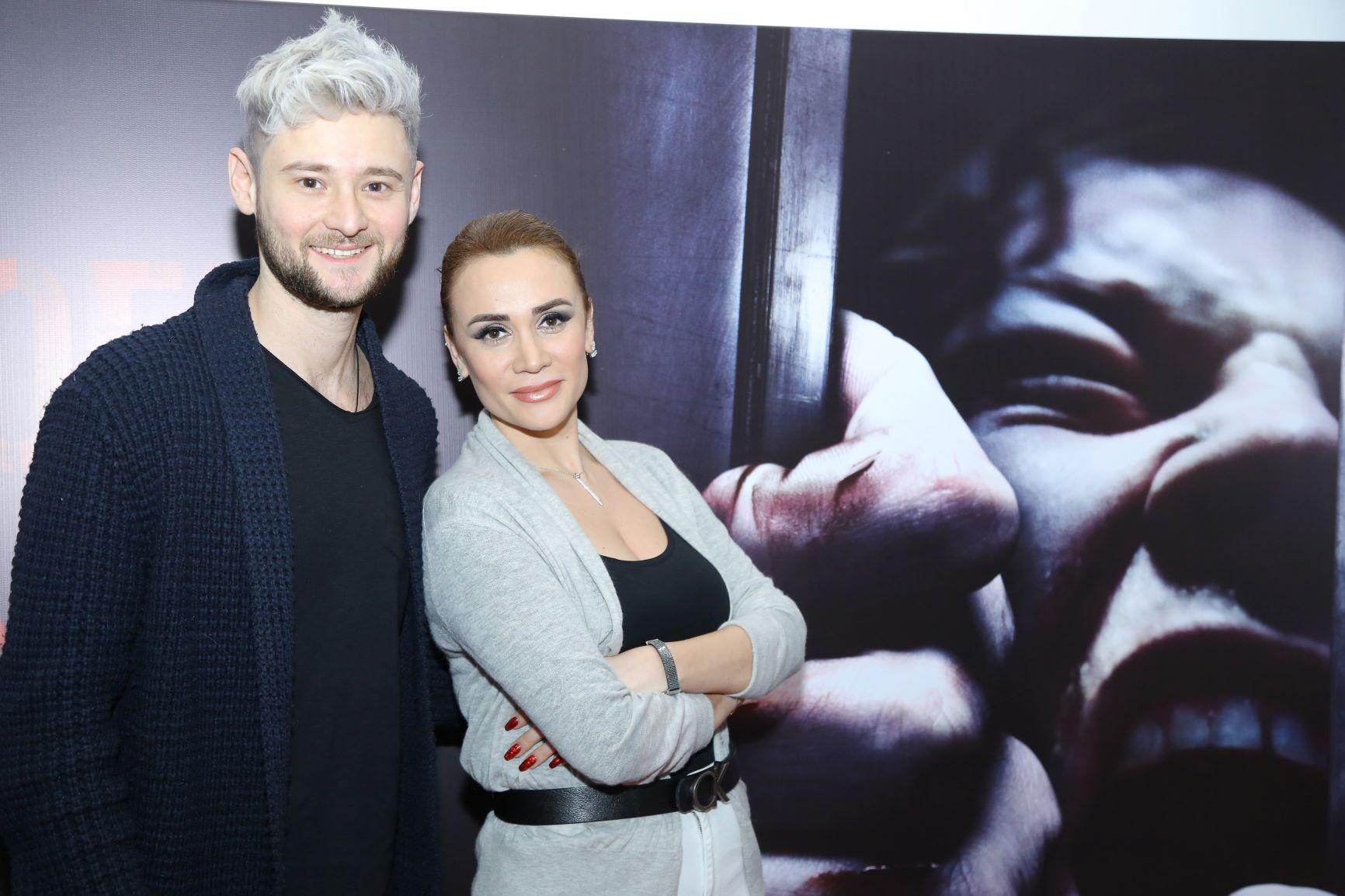 Бакинцы сыграли квест-ужас в прозрачной коробке с цепями (ВИДЕО, ФОТО)