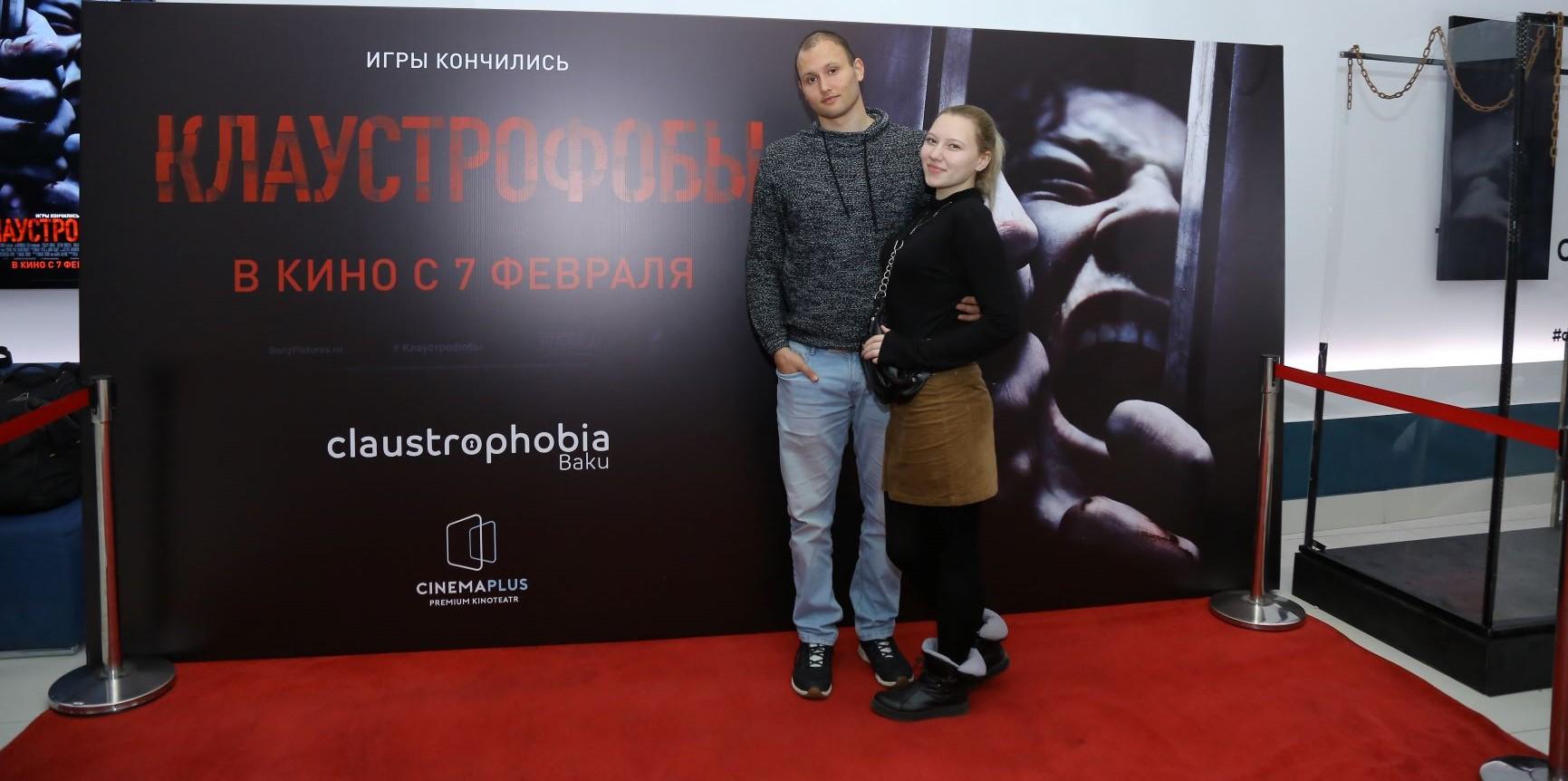 Бакинцы сыграли квест-ужас в прозрачной коробке с цепями (ВИДЕО, ФОТО)