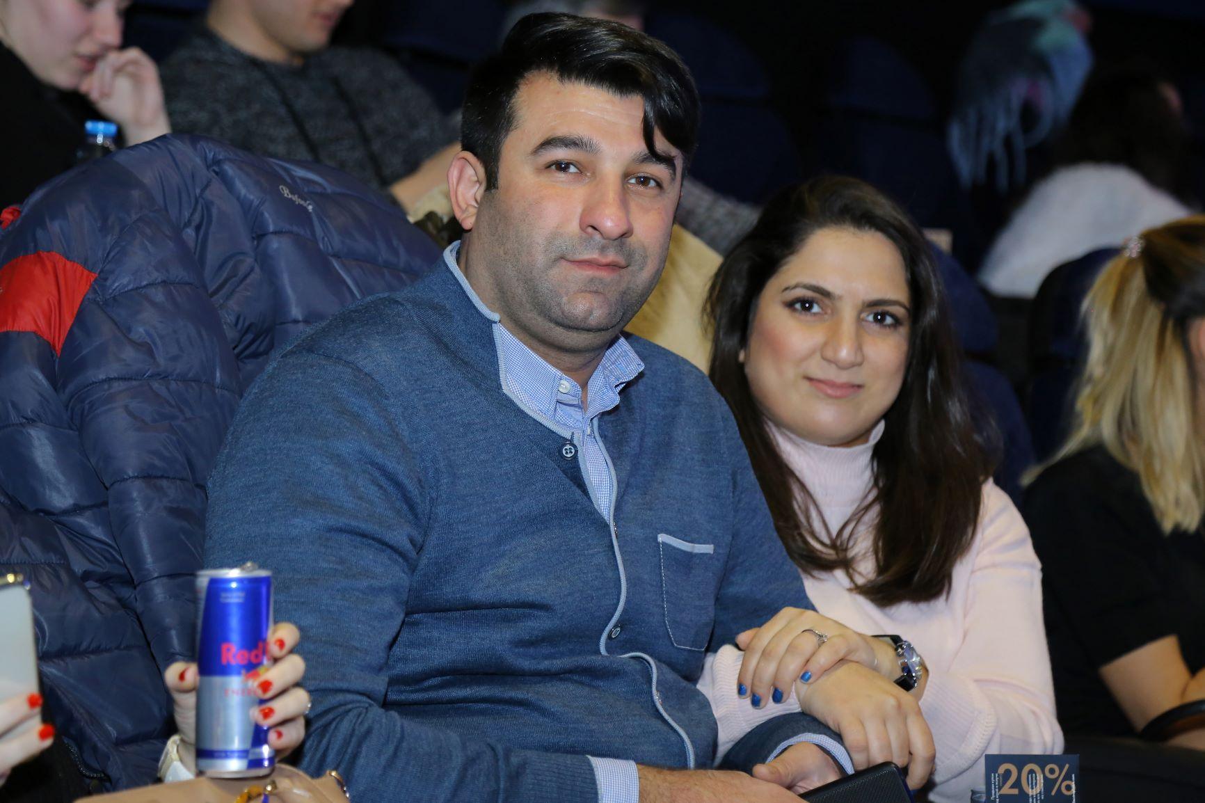 Бакинцы сыграли квест-ужас в прозрачной коробке с цепями (ВИДЕО, ФОТО)