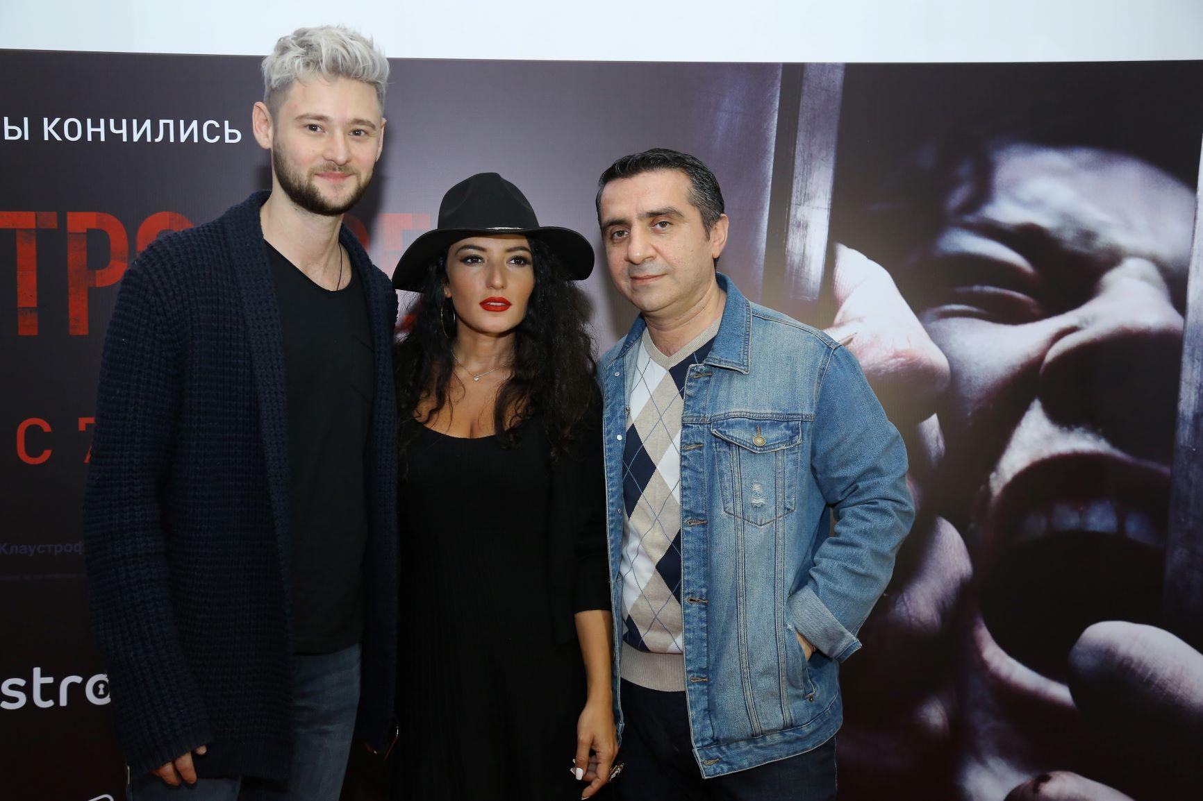 Бакинцы сыграли квест-ужас в прозрачной коробке с цепями (ВИДЕО, ФОТО)