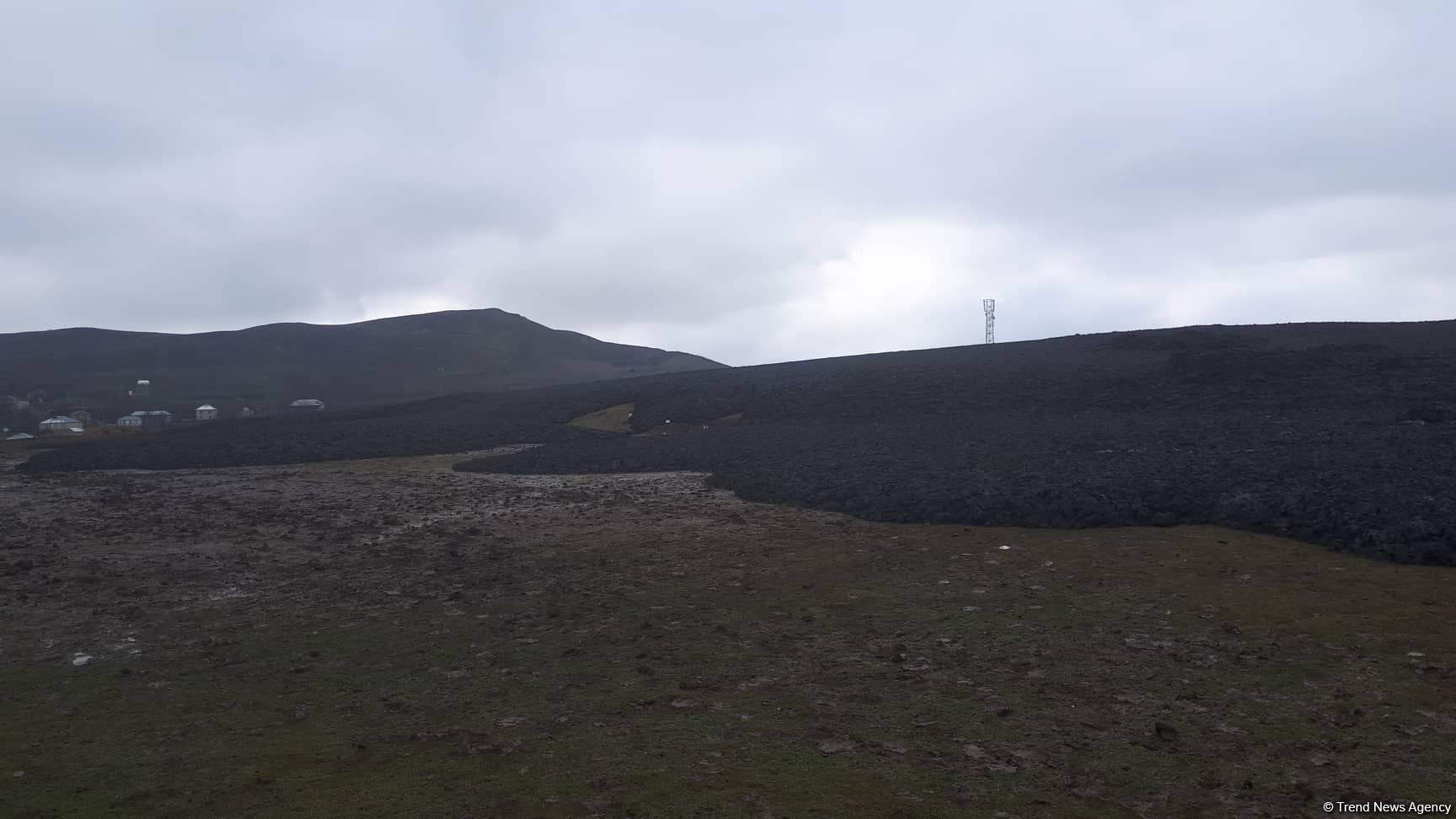 Обстановка на месте извержения грязевого вулкана в Шамахинском районе Азербайджана (ФОТО)