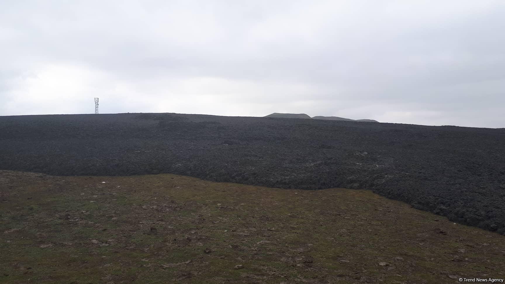 Обстановка на месте извержения грязевого вулкана в Шамахинском районе Азербайджана (ФОТО)