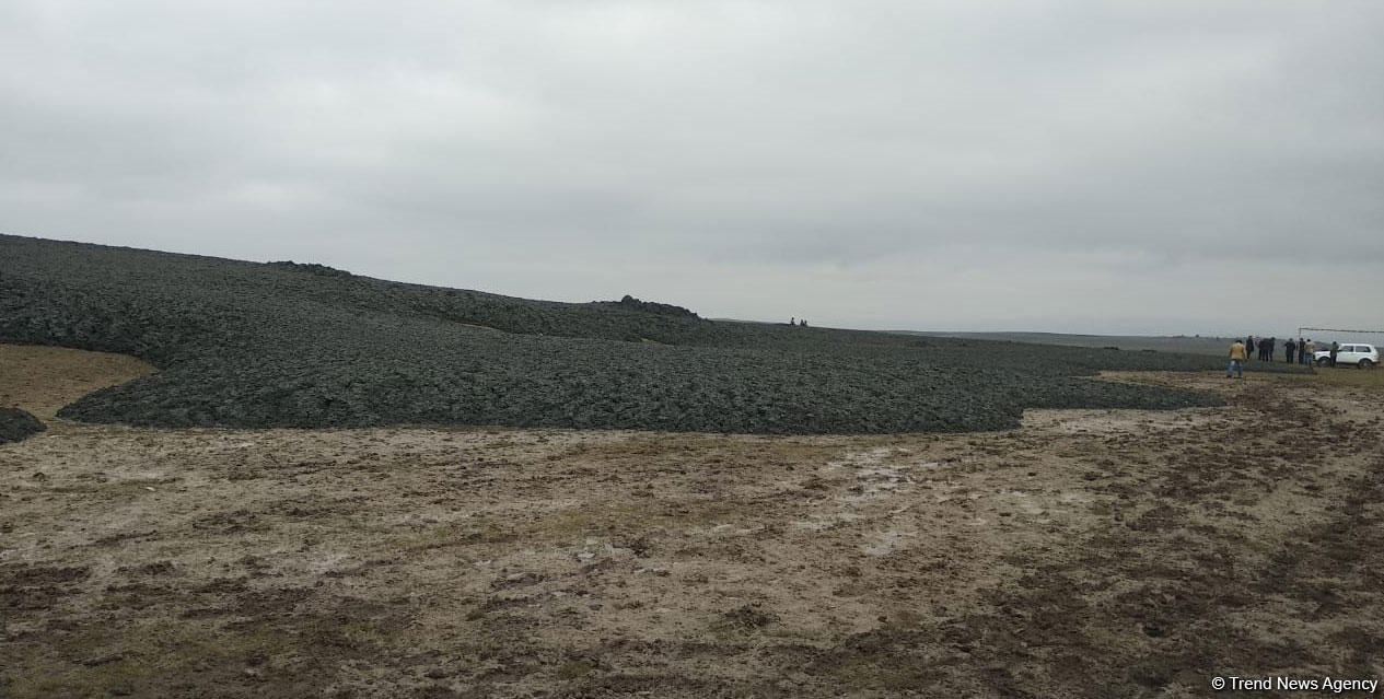 Обстановка на месте извержения грязевого вулкана в Шамахинском районе Азербайджана (ФОТО)