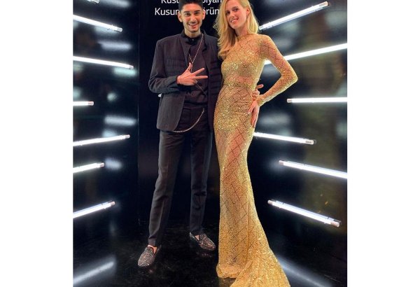 Азербайджанский певец в окружении звезд турецкого кино (ФОТО)