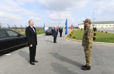 Верховный главнокомандующий ВС Азербайджана Ильхам Алиев ознакомился с условиями в новопостроенной N-й воинской части в Бейлагане (ФОТО)