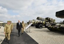 Верховный главнокомандующий ВС Азербайджана Ильхам Алиев ознакомился с условиями в новопостроенной N-й воинской части в Бейлагане (ФОТО)