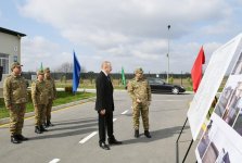 Верховный главнокомандующий ВС Азербайджана Ильхам Алиев ознакомился с условиями в новопостроенной N-й воинской части в Бейлагане (ФОТО)