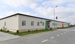 Верховный главнокомандующий ВС Азербайджана Ильхам Алиев ознакомился с условиями в новопостроенной N-й воинской части в Бейлагане (ФОТО)