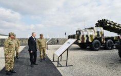 Верховный главнокомандующий ВС Азербайджана Ильхам Алиев ознакомился с условиями в новопостроенной N-й воинской части в Бейлагане (ФОТО)