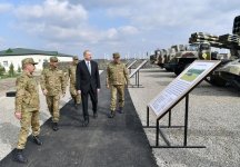 Верховный главнокомандующий ВС Азербайджана Ильхам Алиев ознакомился с условиями в новопостроенной N-й воинской части в Бейлагане (ФОТО)