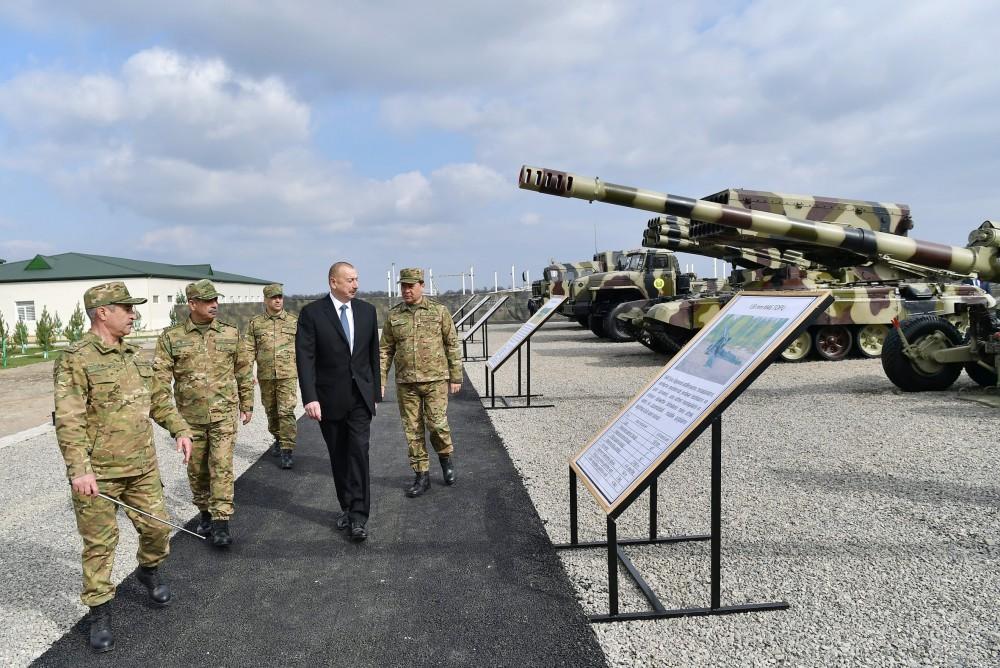 Верховный главнокомандующий ВС Азербайджана Ильхам Алиев ознакомился с условиями в новопостроенной N-й воинской части в Бейлагане (ФОТО)