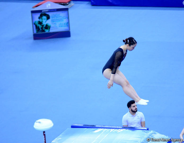 В Баку стартовал второй день соревнований Кубка мира по прыжкам на батуте и тамблингу (ФОТО)