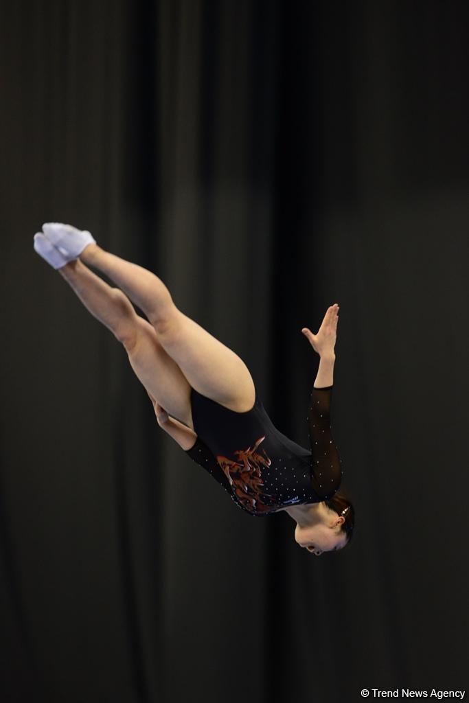 В Баку стартовал второй день соревнований Кубка мира по прыжкам на батуте и тамблингу (ФОТО)