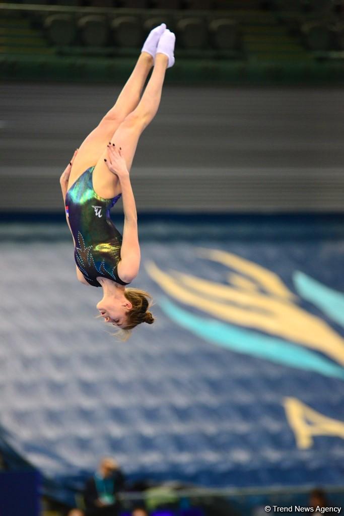 В Баку стартовал второй день соревнований Кубка мира по прыжкам на батуте и тамблингу (ФОТО)