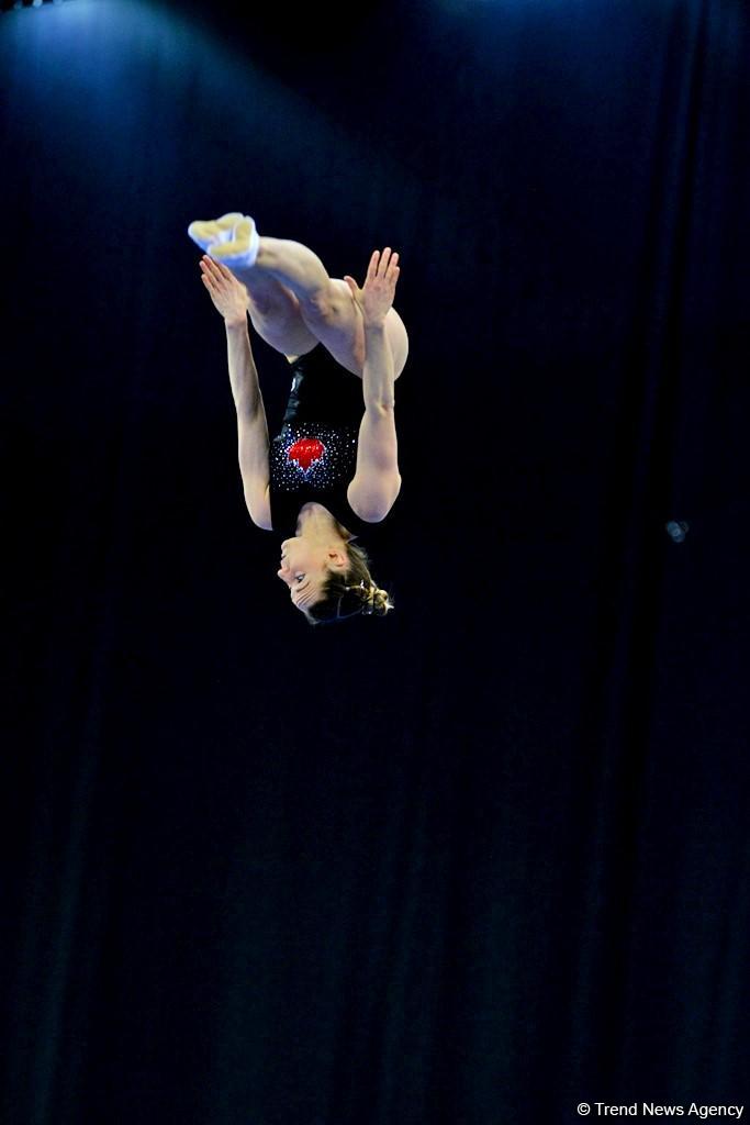 В Баку стартовал второй день соревнований Кубка мира по прыжкам на батуте и тамблингу (ФОТО)