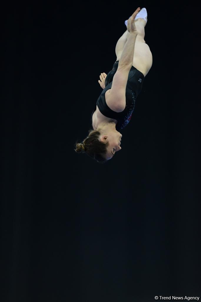 В Баку стартовал второй день соревнований Кубка мира по прыжкам на батуте и тамблингу (ФОТО)