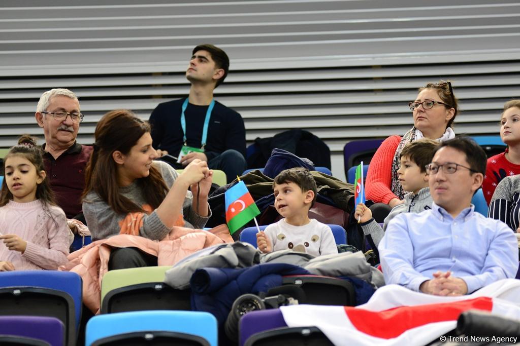 В Баку стартовал второй день соревнований Кубка мира по прыжкам на батуте и тамблингу (ФОТО)
