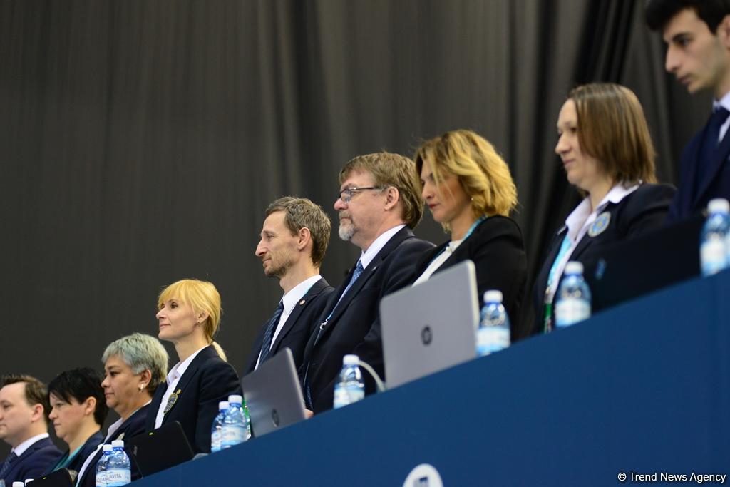 В Баку стартовал второй день соревнований Кубка мира по прыжкам на батуте и тамблингу (ФОТО)