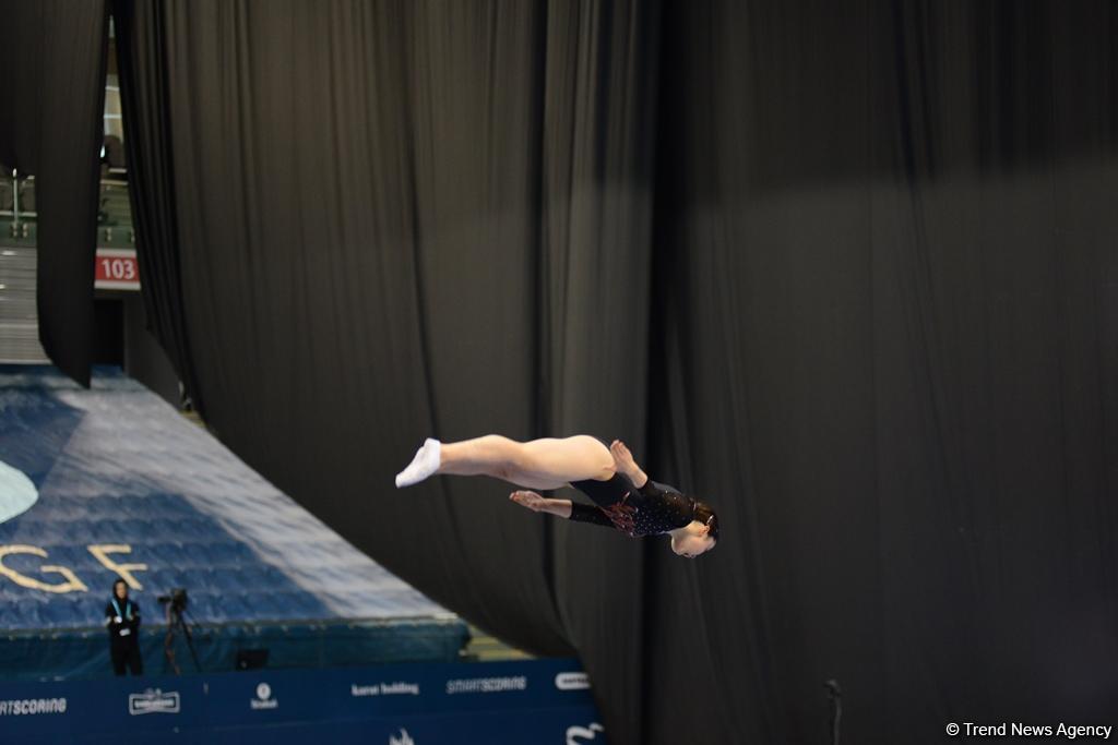 В Баку стартовал второй день соревнований Кубка мира по прыжкам на батуте и тамблингу (ФОТО)