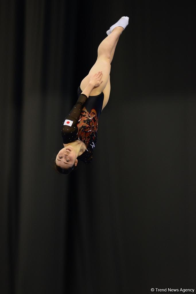 В Баку стартовал второй день соревнований Кубка мира по прыжкам на батуте и тамблингу (ФОТО)