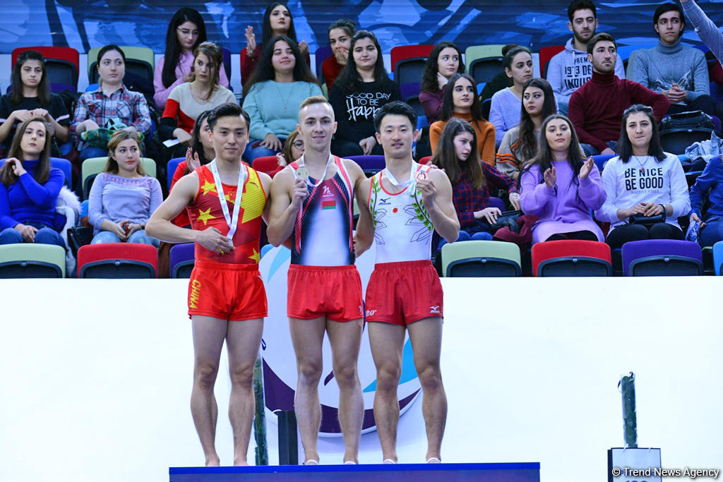 В Баку состоялась церемония награждения победителей и призеров в индивидуальной программе по прыжкам на батуте в рамках Кубка мира (ФОТО)