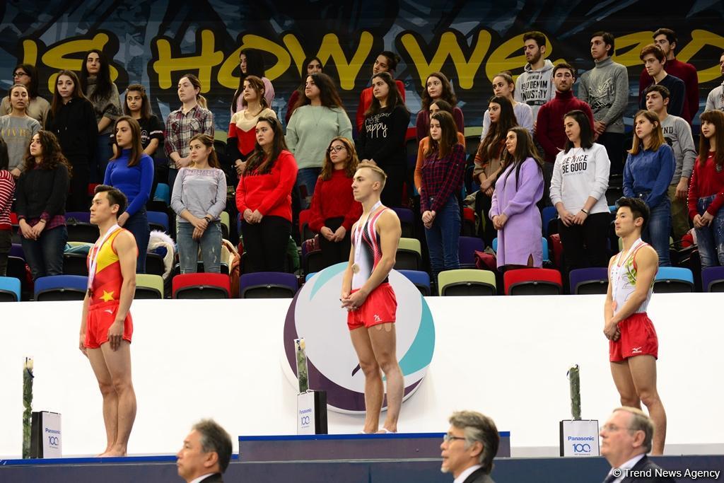 В Баку состоялась церемония награждения победителей и призеров в индивидуальной программе по прыжкам на батуте в рамках Кубка мира (ФОТО)