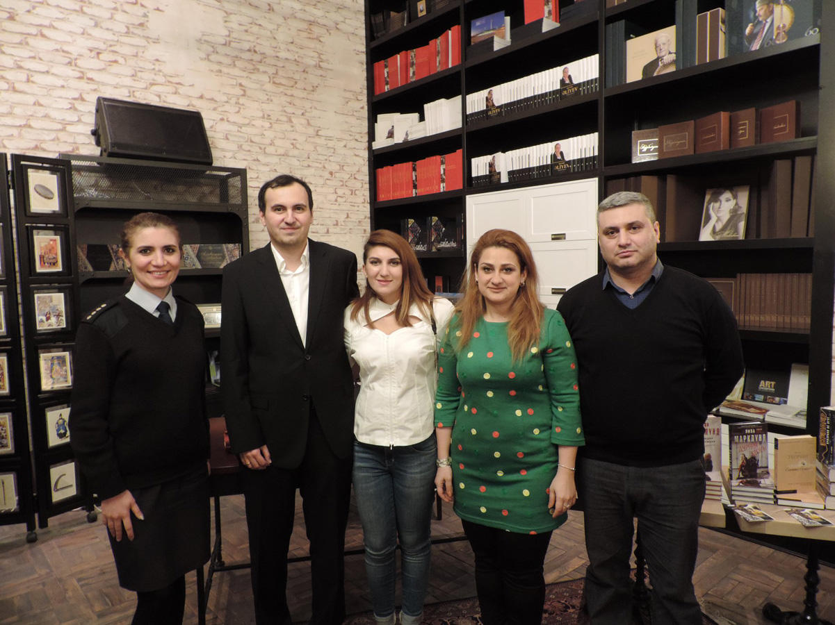 Шведский детектив в Баку - суперагенты и супермены (ФОТО)