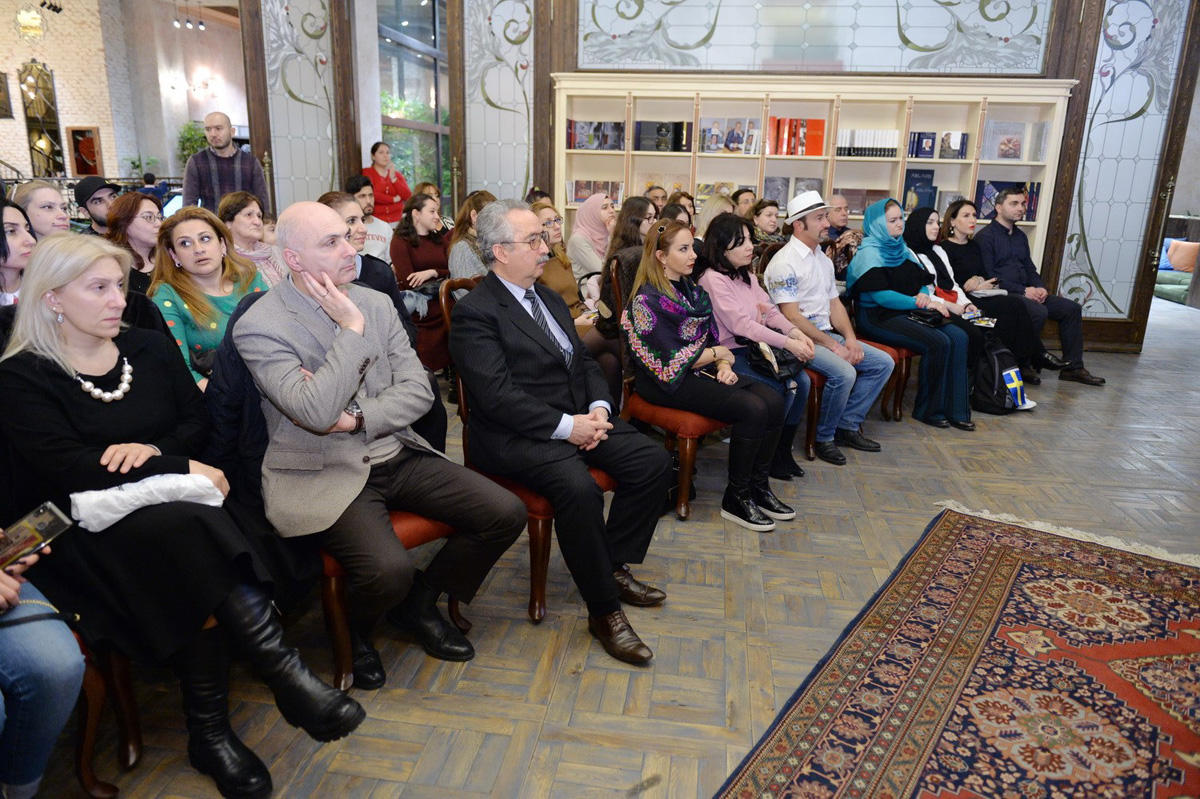 Шведский детектив в Баку - суперагенты и супермены (ФОТО)