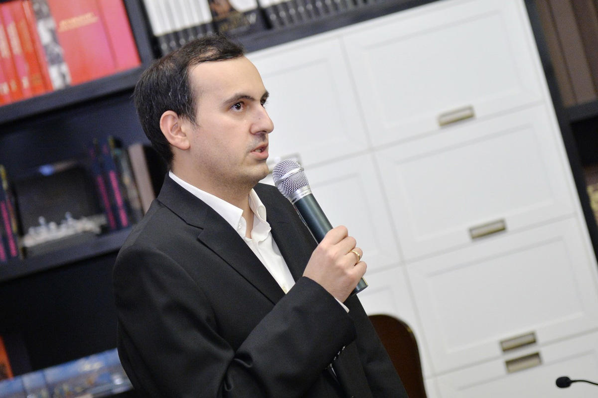 Шведский детектив в Баку - суперагенты и супермены (ФОТО)