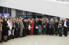 Вице-президент Фонда Гейдара Алиева Лейла Алиева приняла участие в торжественном открытии выставки российских художников-авангардистов в Баку (ФОТО)