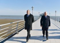 Президент Ильхам Алиев встретился на приморском бульваре Сумгайыта с жителями города (ФОТО)