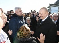 Президент Ильхам Алиев встретился на приморском бульваре Сумгайыта с жителями города (ФОТО)