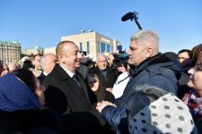 Президент Ильхам Алиев встретился на приморском бульваре Сумгайыта с жителями города (ФОТО)