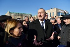 Президент Ильхам Алиев встретился на приморском бульваре Сумгайыта с жителями города (ФОТО)