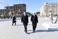 Президент Ильхам Алиев встретился на приморском бульваре Сумгайыта с жителями города (ФОТО)