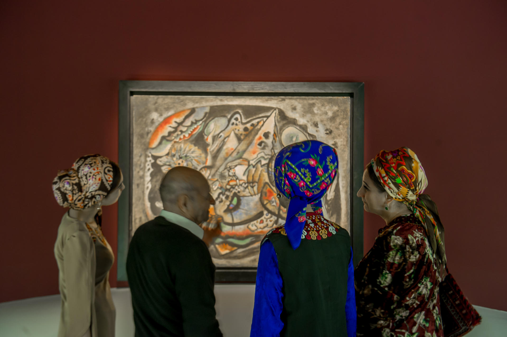 Вице-президент Фонда Гейдара Алиева Лейла Алиева приняла участие в торжественном открытии выставки российских художников-авангардистов в Баку (ФОТО)