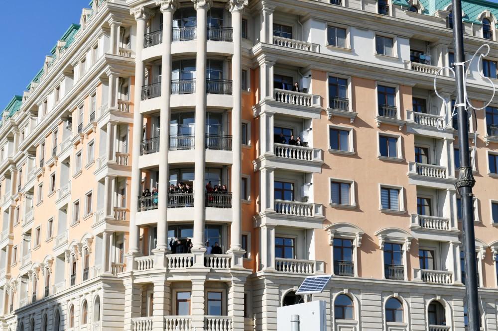 Президент Ильхам Алиев встретился на приморском бульваре Сумгайыта с жителями города (ФОТО)