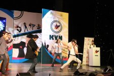 Агиль М.Гулиев вышел на боксерский поединок со студентом (ФОТО)