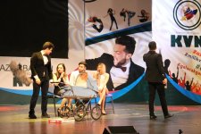 Агиль М.Гулиев вышел на боксерский поединок со студентом (ФОТО)