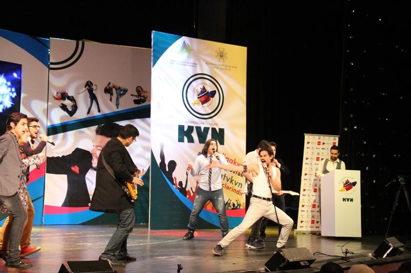 Агиль М.Гулиев вышел на боксерский поединок со студентом (ФОТО)