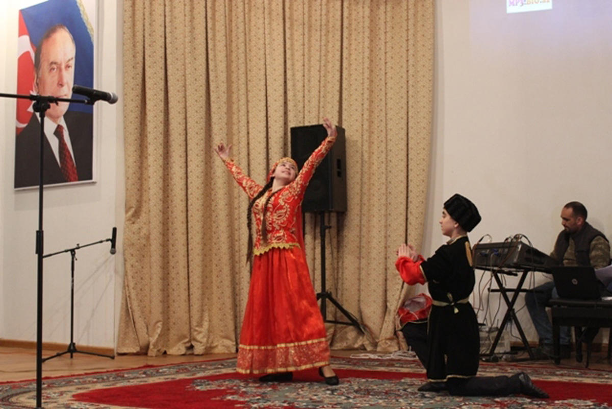 Юные музыканты выступили с концертом "Ana Vətən" (ФОТО)