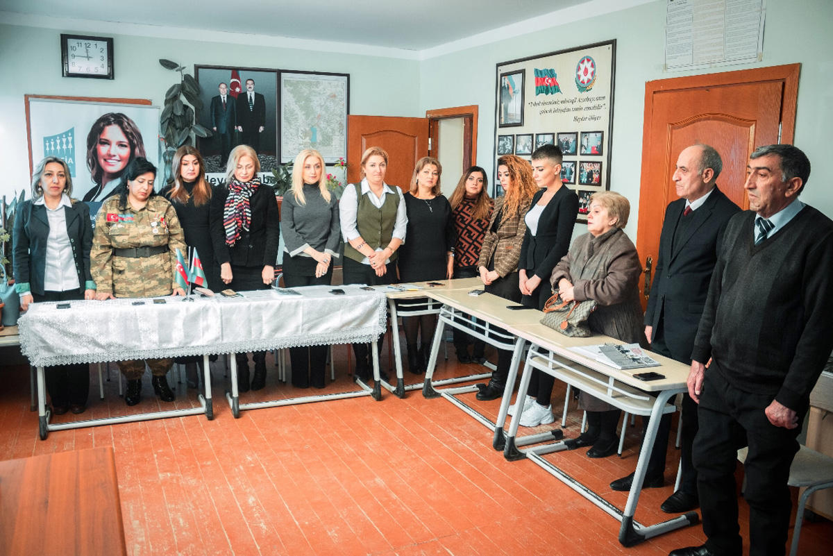 В Ходжалинской школе состоялась презентация книги "Ходжалы: Рассказывают свидетели" (ФОТО)