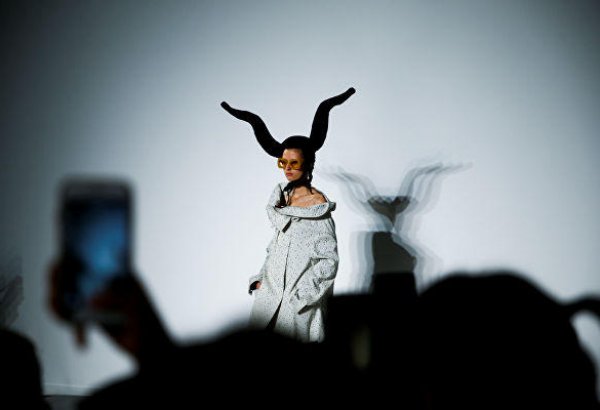 Неделя моды в Лондоне: эксцентризм и чувство юмора (ФОТО)