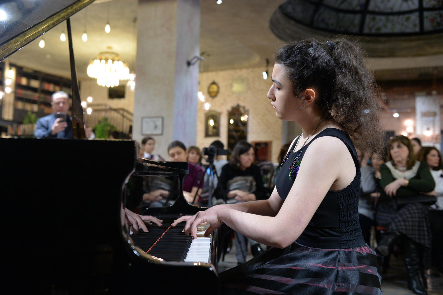 Как куклы влияют на развитие детей – театрализованные сценки в Баку (ФОТО)